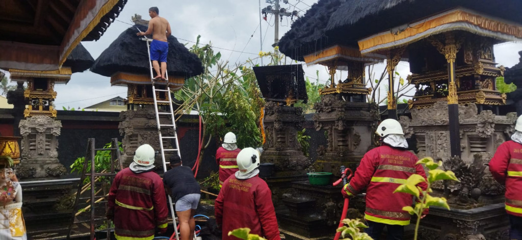 Kebakaran Pelinggih di Jalan Raya Tanggeb, Banjar Dukuh Abianbase, Desa Abianbase, Kecamatan Mengwi Tanggal 24 Juni 2022